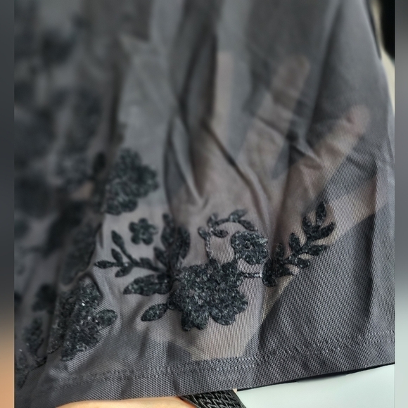 Athleta long sleeve black sheer floral crop top size Small - Picture 3 of 7